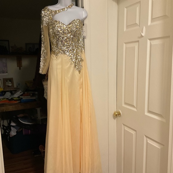 Mac Duggal Dresses & Skirts - Mac Duggal Asymmetrical Silver and Cream Gown with Slit